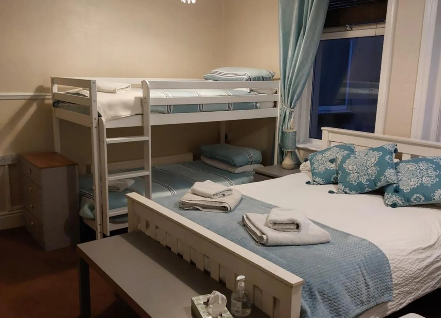 Lynbar Guesthouse contacts