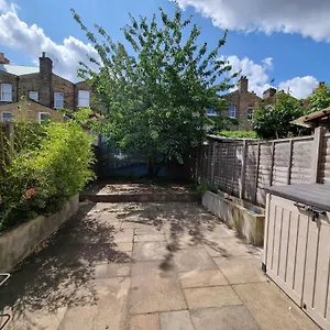Single With En-suite Shower In Zone 1 London