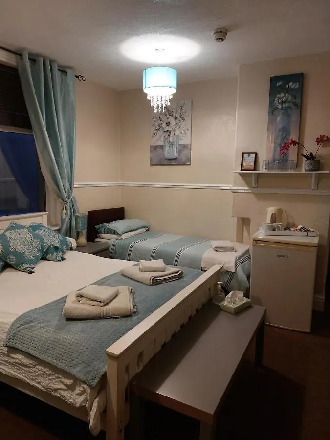 Lynbar Guesthouse بلاكبول 0*,