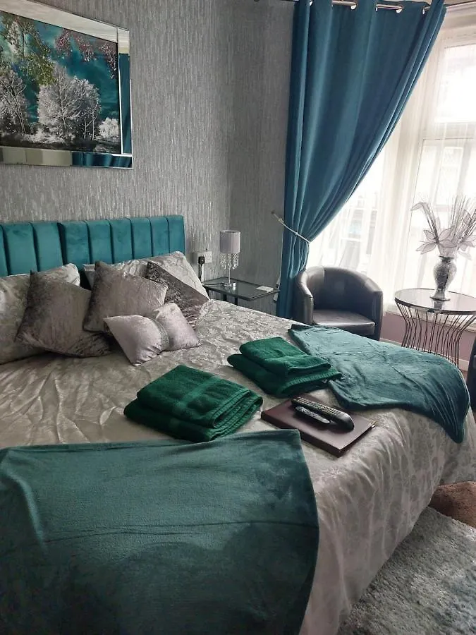 Lynbar Guesthouse بلاكبول 0*,