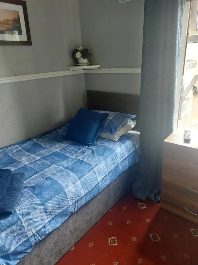 Lynbar Guesthouse Blackpool Guest house